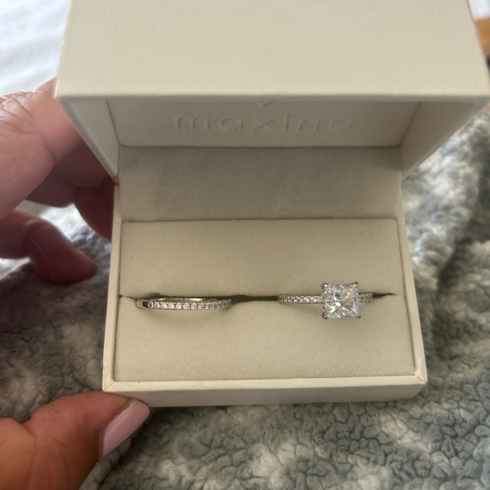 Maxine wedding rings set
